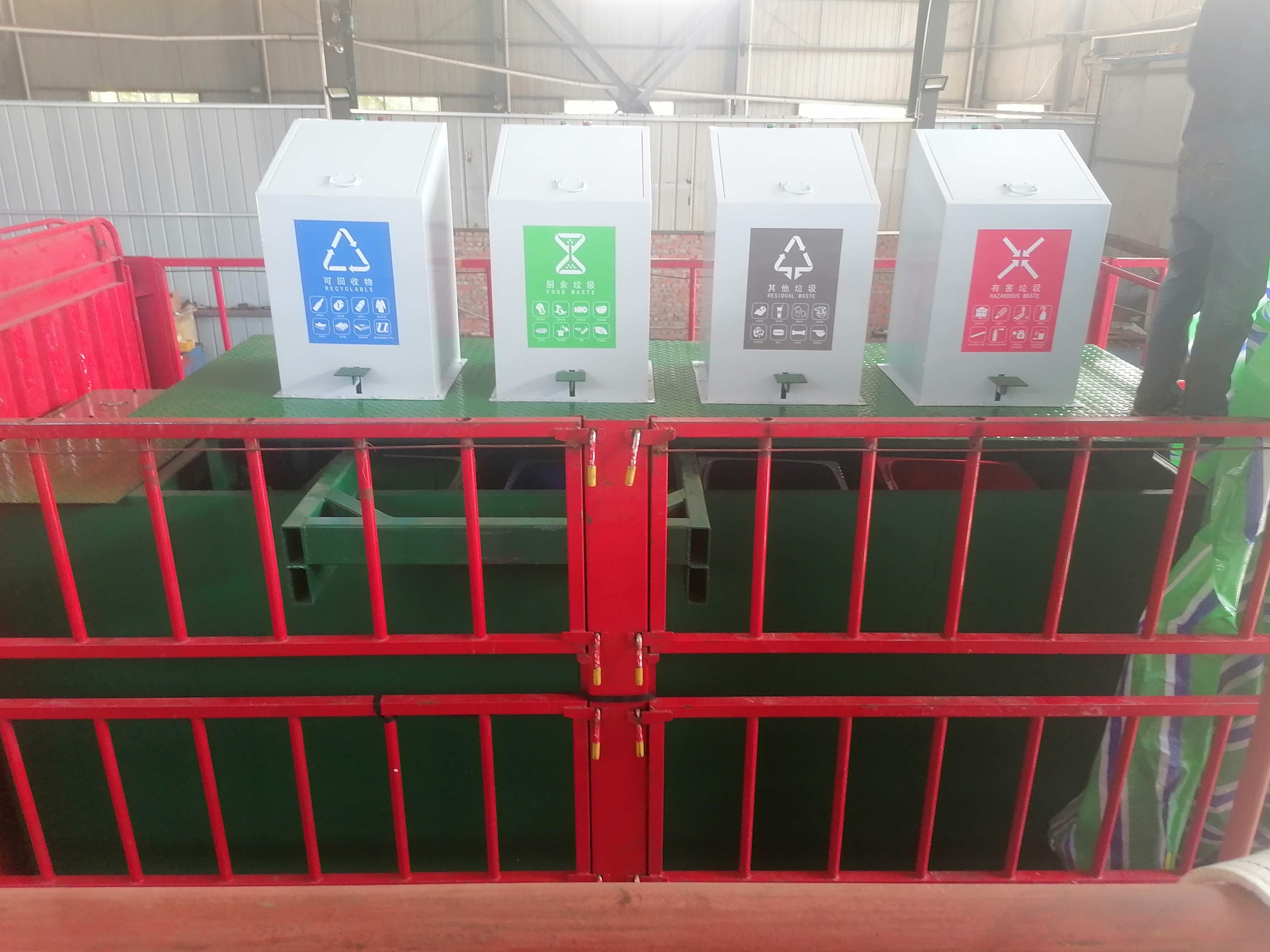 智能自动升降地埋式垃圾站发货了 定制各种功能地埋式垃圾桶 - 泸州